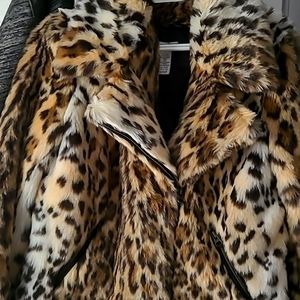 Gorgeous leopard print faux fur Cache moto jacket